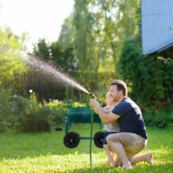 Relaxdays Dévidoir Tuyau D’arrosage, Connexion 1/2" & 3/4", Jusqu’à 60 M De Long, 4 Roues En Caoutchouc, Métal, Vert 10 Relaxdays Dévidoir Tuyau D’arrosage, Connexion 1/2" & 3/4", Jusqu’à 60 M De Long, 4 Roues En Caoutchouc, Métal, Vert -Tuyau d'arrosage Soldes 27796766 4