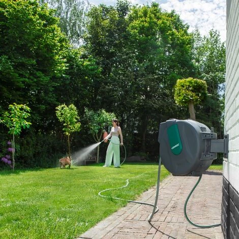 VONROC Dévidoir Automatique Avec Support Mural - Tuyau De 25M, Buse D’arrosage Et Raccords Inclus 4 VONROC Dévidoir Automatique Avec Support Mural - Tuyau De 25M, Buse D’arrosage Et Raccords Inclus – Image 2