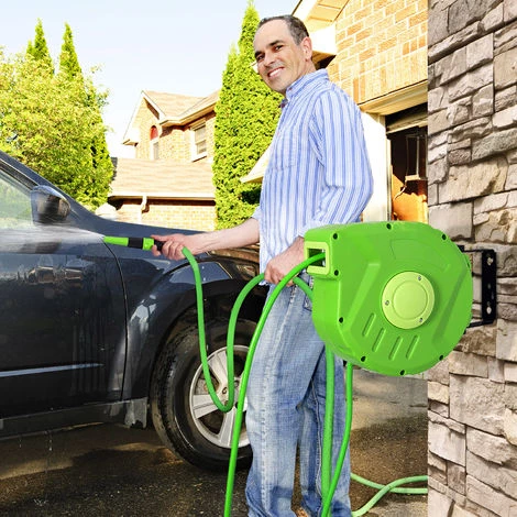 Outsunny Dévidoir Mural Enrouleur Automatique Pivotant 180° Tuyau 10 + 1 M Avec Lance Arrosage Support Mural Intégré Vert 4 Outsunny Dévidoir Mural Enrouleur Automatique Pivotant 180° Tuyau 10 + 1 M Avec Lance Arrosage Support Mural Intégré Vert – Image 2